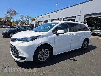 2025 Toyota Sienna LE 8-Passenger 120.5" WB
