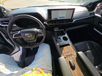 2025 Toyota Sienna Limited 7-Passenger 120.5" WB - miniatura 10