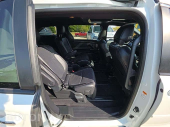 2025 Toyota Sienna Limited 7-Passenger 120.5" WB - miniatura 17