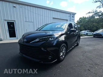 2025 Toyota Sienna XLE 8-Passenger 120.5" WB