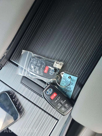 2025 Toyota Sienna XLE 8-Passenger 120.5" WB - miniatura 5