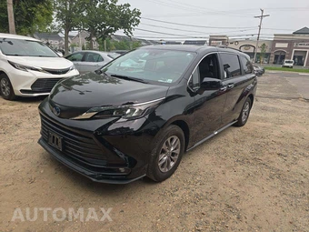 2025 Toyota Sienna XLE 8-Passenger 120.5" WB