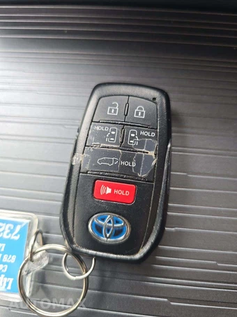 2025 Toyota Sienna XLE 8-Passenger 120.5" WB - miniatura 8