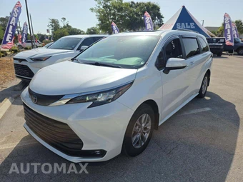 2025 Toyota Sienna XLE 8-Passenger 120.5" WB