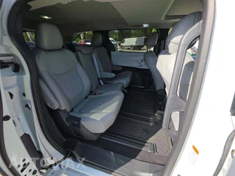 2025 Toyota Sienna XLE 8-Passenger 120.5" WB - miniatura 17