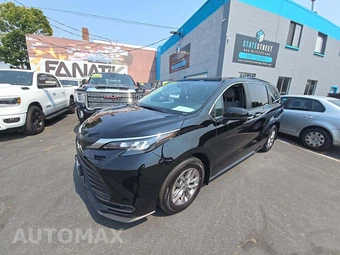 2025 Toyota Sienna XLE 8-Passenger