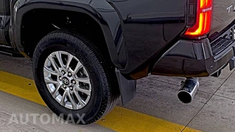 2025 Toyota Tacoma i-FORCE MAX Limited Crew Cab Medium Bed - miniatura 10