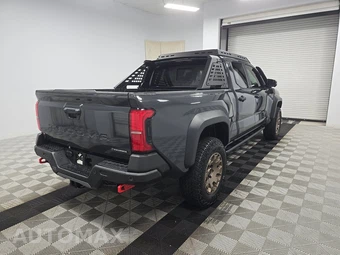 2025 Toyota Tacoma i-FORCE MAX Trailhunter Crew Cab Long Bed - miniatura 4