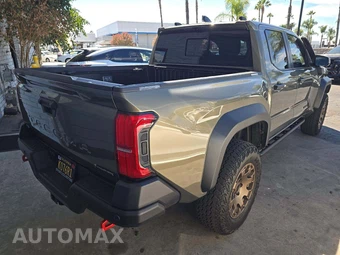 2025 Toyota Tacoma i-FORCE MAX Trailhunter Crew Cab Medium Bed - miniatura 3