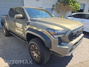 2025 Toyota Tacoma i-FORCE MAX Trailhunter Crew Cab Medium Bed - miniatura 4