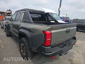2025 Toyota Tacoma i-FORCE MAX Trailhunter Crew Cab Medium Bed - miniatura 2