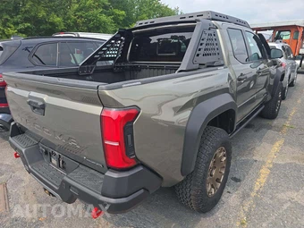 2025 Toyota Tacoma i-FORCE MAX Trailhunter Crew Cab Medium Bed - miniatura 3