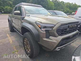 2025 Toyota Tacoma i-FORCE MAX Trailhunter Crew Cab Medium Bed - miniatura 4