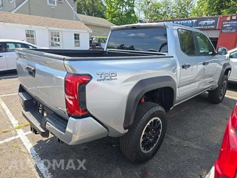 2025 Toyota Tacoma i-FORCE MAX TRD Off-Road Crew Cab Medium Bed - miniatura 3