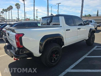 2025 Toyota Tacoma i-FORCE MAX TRD Off-Road Crew Cab Medium Bed - miniatura 3