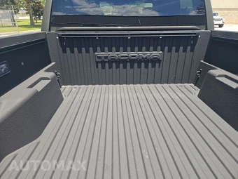 2025 Toyota Tacoma i-FORCE MAX TRD Off-Road Crew Cab Medium Bed - miniatura 16
