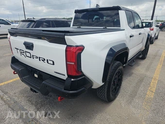 2025 Toyota Tacoma i-FORCE MAX TRD Pro Crew Cab Medium Bed - miniatura 4