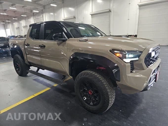 2025 Toyota Tacoma i-FORCE MAX TRD Pro Crew Cab Medium Bed - miniatura 3