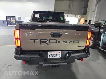 2025 Toyota Tacoma i-FORCE MAX TRD Pro Crew Cab Medium Bed - miniatura 5