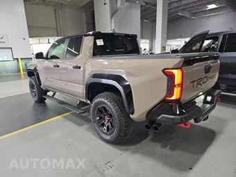 2025 Toyota Tacoma i-FORCE MAX TRD Pro Crew Cab Medium Bed - miniatura 6