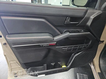 2025 Toyota Tacoma i-FORCE MAX TRD Pro Crew Cab Medium Bed - miniatura 9