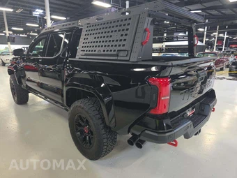 2025 Toyota Tacoma i-FORCE MAX TRD Pro Crew Cab Medium Bed - miniatura 2