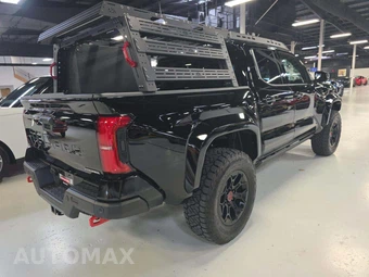 2025 Toyota Tacoma i-FORCE MAX TRD Pro Crew Cab Medium Bed - miniatura 3