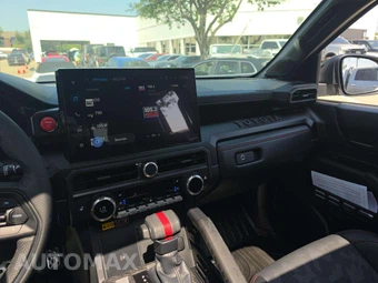 2025 Toyota Tacoma i-FORCE MAX TRD Pro Crew Cab Medium Bed - miniatura 10