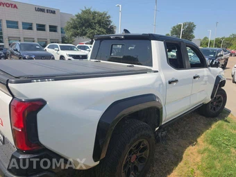 2025 Toyota Tacoma i-FORCE MAX TRD Pro Crew Cab Medium Bed - miniatura 3