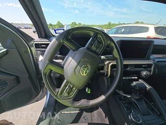 2025 Toyota Tacoma SR5 Crew Cab Medium Bed - miniatura 10