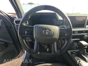 2025 Toyota Tacoma SR5 Crew Cab Medium Bed – miniatura 10
