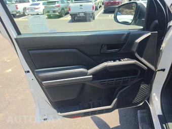 2025 Toyota Tacoma SR5 Crew Cab Medium Bed - miniatura 9