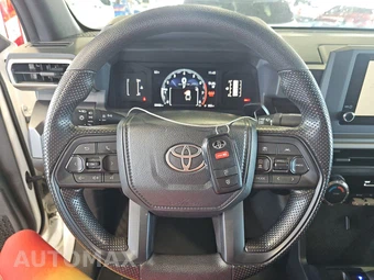 2025 Toyota Tacoma SR5 Crew Cab Medium Bed - miniatura 16