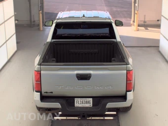 2025 Toyota Tacoma TRD Off-Road Crew Cab Medium Bed - miniatura 5