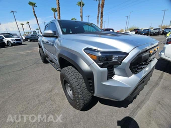 2025 Toyota Tacoma TRD Off-Road Crew Cab Medium Bed - miniatura 4