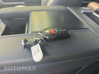 2025 Toyota Tundra Platinum Crew Cab Short Bed - miniatura 8