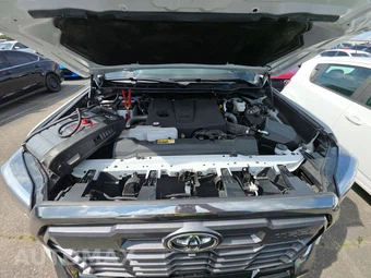 2025 Toyota Tundra Platinum Crew Cab Short Bed - miniatura 15