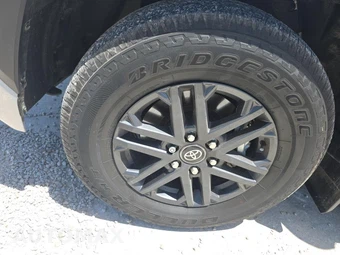 2025 Toyota Tundra SR5 Crew Cab Short Bed - miniatura 8
