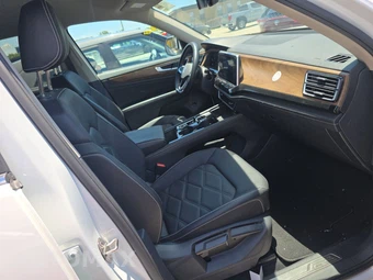 2025 Volkswagen Atlas 2.0T SE w/Technology - miniatura 8