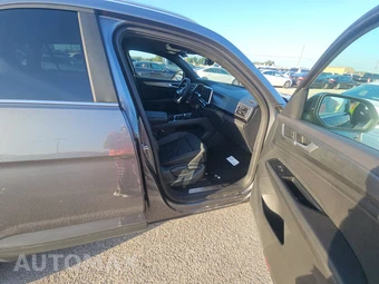 2025 Volkswagen Atlas Cross Sport 2.0T SE w/Technology - miniatura 8