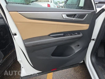 2025 Volkswagen Atlas Cross Sport 2.0T SE w/Technology - miniatura 9
