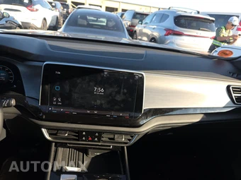 2025 Volkswagen Atlas Cross Sport 2.0T SE w/Technology - miniatura 17