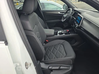 2025 Volkswagen Atlas Cross Sport 2.0T SE w/Technology - miniatura 8