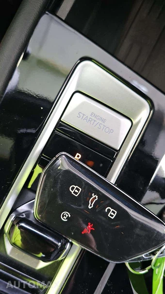 2025 Volkswagen Atlas Cross Sport 2.0T SE w/Technology - miniatura 18