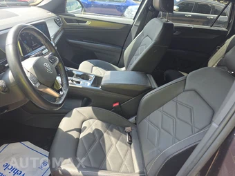 2025 Volkswagen Atlas Cross Sport 2.0T SE w/Technology - miniatura 7