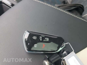 2025 Volkswagen Atlas Cross Sport 2.0T SEL Premium R-Line – miniatura 5
