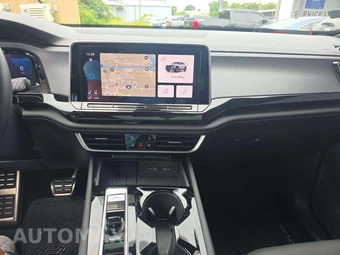 2025 Volkswagen Atlas Cross Sport 2.0T SEL Premium R-Line – miniatura 7