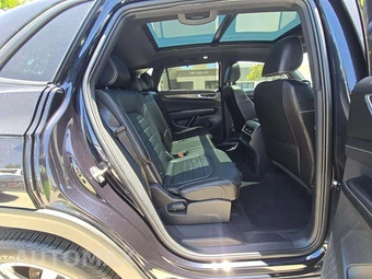2025 Volkswagen Atlas Cross Sport 2.0T SEL R-Line Black – miniatura 13