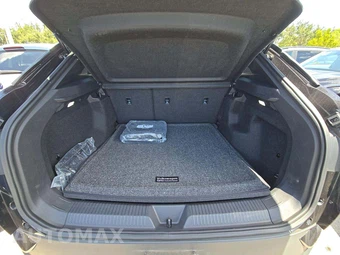2025 Volkswagen ID.4 Pro – miniatura 14