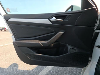 2025 Volkswagen Jetta S – miniatura 9